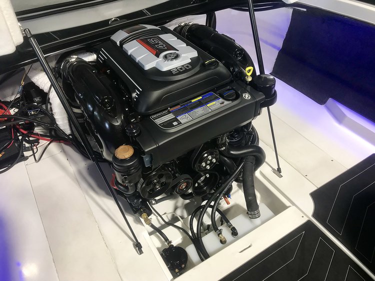 4.5L V-6 MerCruiser ideal for Stejcraft’s astounding new US-style bow rider – the SS55 SD