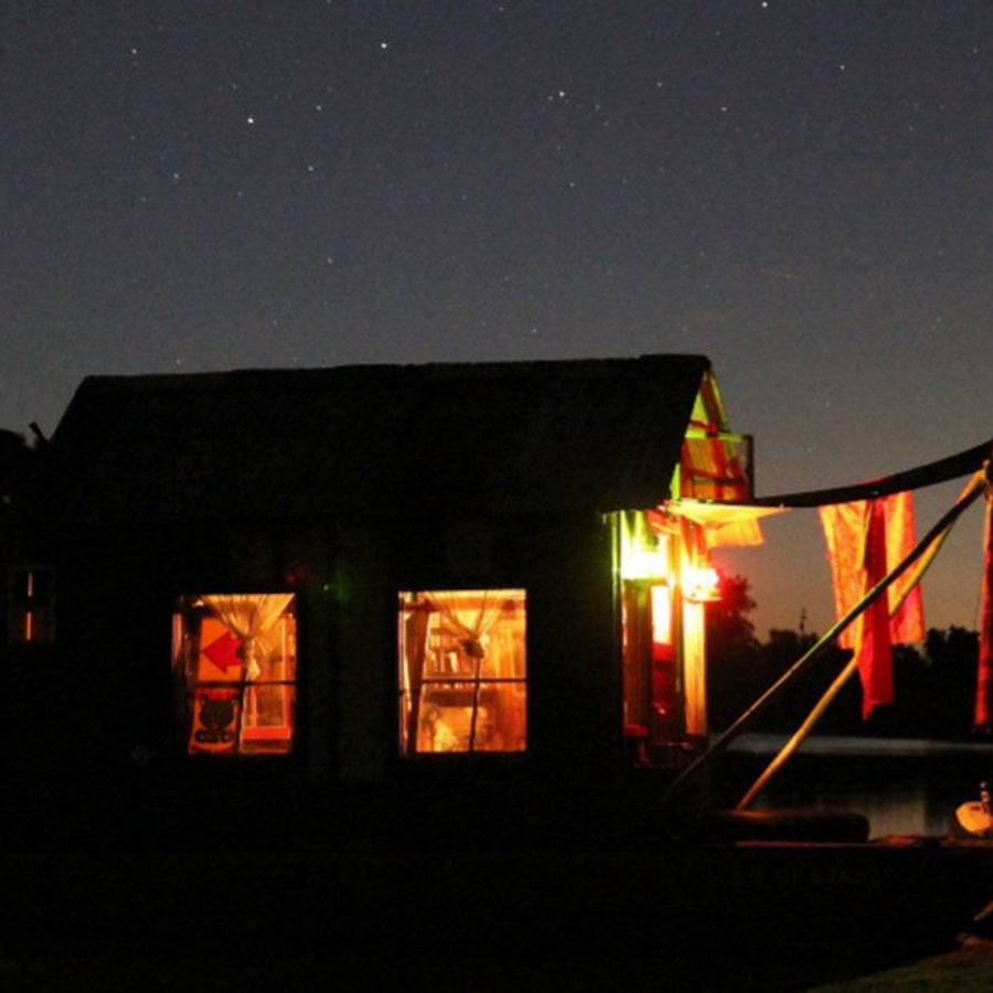 Secret History: The Crew of the Shantyboat Dotty